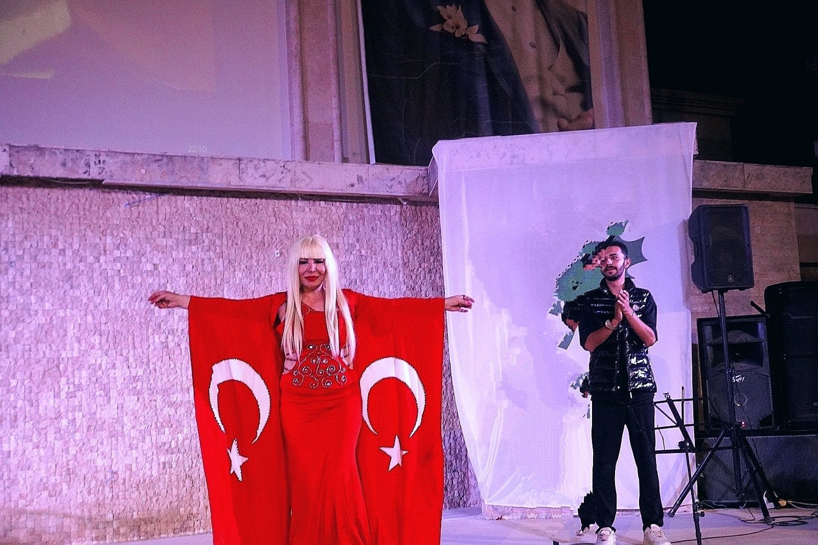 Famous DJ Eva Başak Holds Benefit Concert for Street Animals